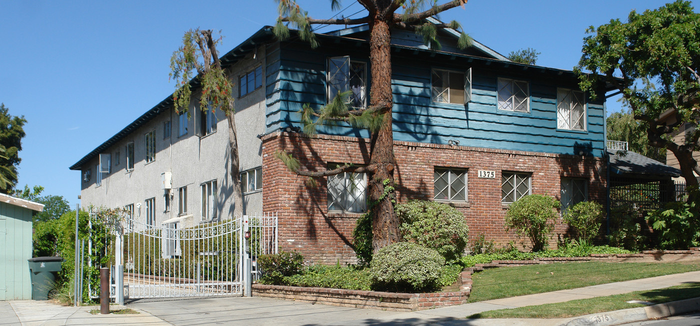 1375 N Marengo Ave in Pasadena, CA - Building Photo