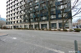 300 Broad St in Stamford, CT - Building Photo