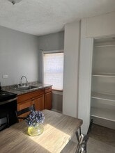 92-01 220th St in Queens, NY - Foto de edificio - Building Photo