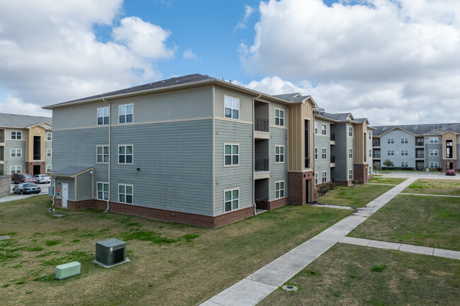 Le Jolliet in Lake Charles, LA - Building Photo - Building Photo