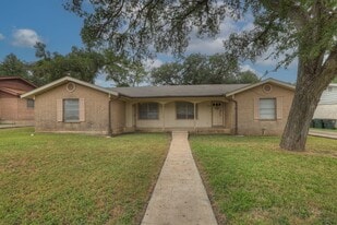 334-336-336 Craddock Ave in San Marcos, TX - Building Photo