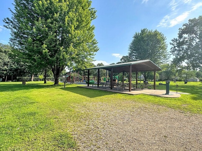 465 3rd Ave, Unit Lower in Newport, MN - Foto de edificio - Building Photo