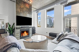 758 N Larrabee St in Chicago, IL - Foto de edificio - Building Photo