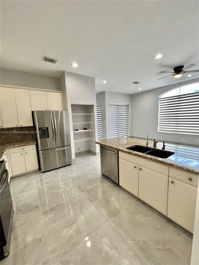 3810 SW 51st St in Fort Lauderdale, FL - Building Photo - Building Photo