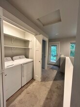 206 N Shasta Ave in Eagle Point, OR - Foto de edificio - Building Photo