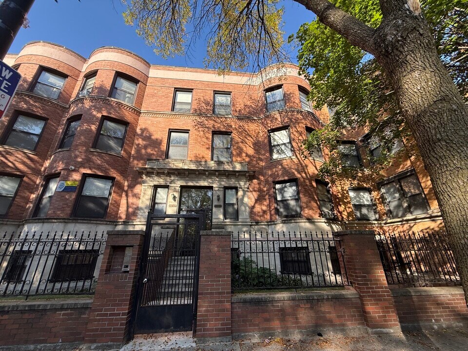 5852 S King Dr in Chicago, IL - Foto de edificio