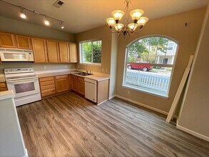 6220 SW 182nd Terrace in Beaverton, OR - Building Photo - Building Photo