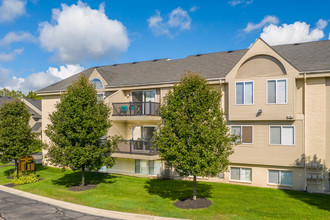 Adams Creek in Auburn Hills, MI - Foto de edificio - Building Photo