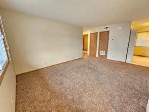 111 5th Ave in Holdrege, NE - Building Photo - Building Photo