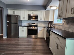 263 Glastonbury Ln in Franklin Township, NJ - Building Photo - Building Photo