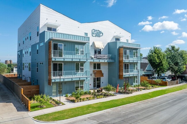 East 9th Apartments in Dallas, TX - Foto de edificio - Building Photo