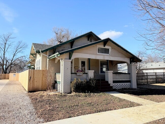 property at 817 N Maple St