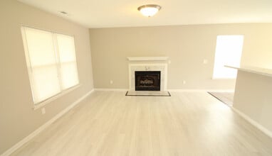 3607 Thornwood Dr in Durham, NC - Building Photo - Building Photo