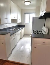 1133 N Hacienda Pl in West Hollywood, CA - Foto de edificio - Building Photo