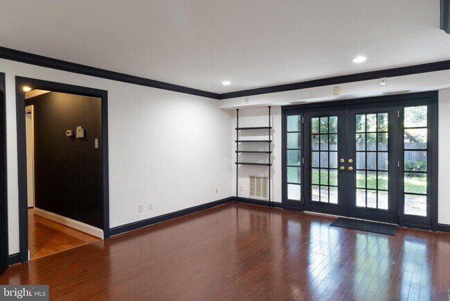 7096 Spring Garden Dr in Springfield, VA - Building Photo - Building Photo