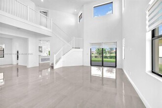 11980 N Baypoint Cir in Pompano Beach, FL - Building Photo - Building Photo