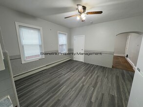 15 Hawkins St in Providence, RI - Building Photo - Building Photo