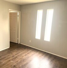 1925 W Village Dr in Phoenix, AZ - Building Photo - Building Photo