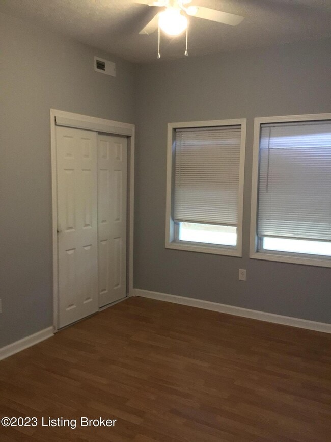 property at 952 S Floyd St