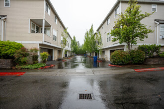 Highland Parc Townhomes in Sammamish, WA - Building Photo - Building Photo