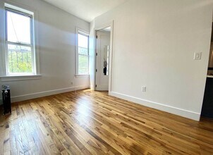 2025 Paulding Ave-Unit -4 in Bronx, NY - Foto de edificio - Building Photo