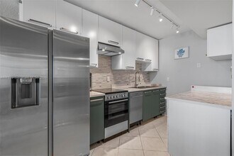 4101 Pine Tree Dr in Miami, FL - Building Photo - Building Photo