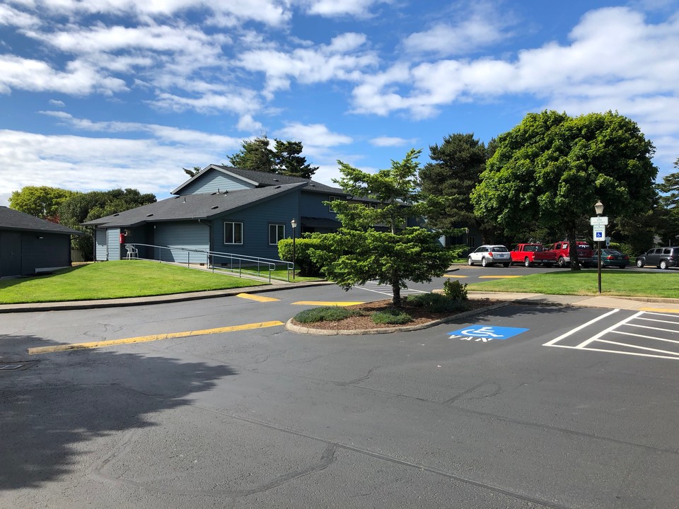 Siuslaw Dunes in Florence, OR - Building Photo