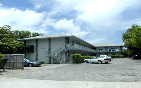 1200 19th Ave N in Lake Worth, FL - Building Photo