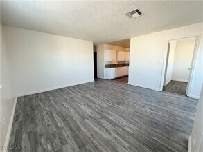 2353 Exeter Dr in Las Vegas, NV - Building Photo - Building Photo
