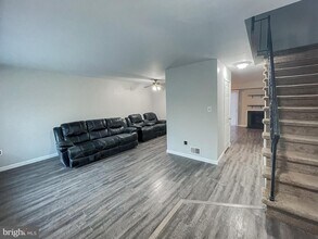 102 Bayberry Ct in Lumberton, NJ - Foto de edificio - Building Photo