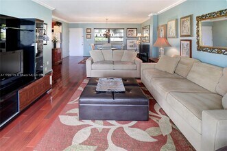 220 Kings Point Dr in Sunny Isles Beach, FL - Building Photo - Building Photo
