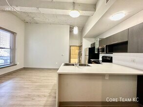 306 E 12th St in Kansas City, MO - Building Photo - Building Photo
