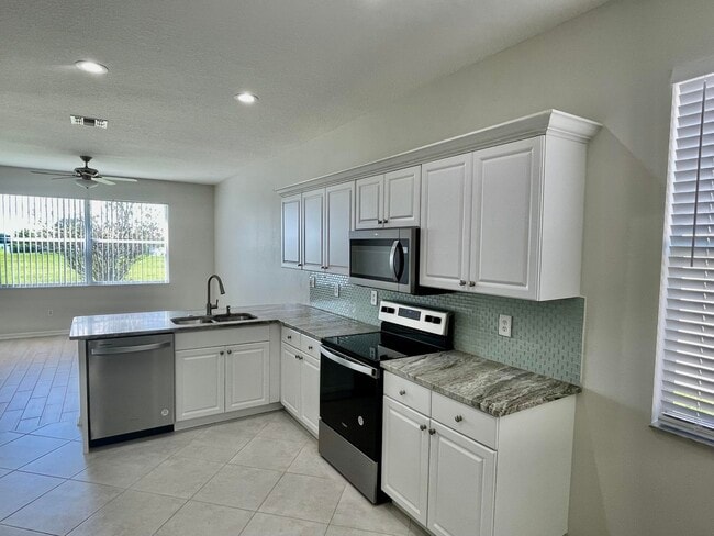 10419 SW Southgate Ct in Port St. Lucie, FL - Building Photo - Building Photo