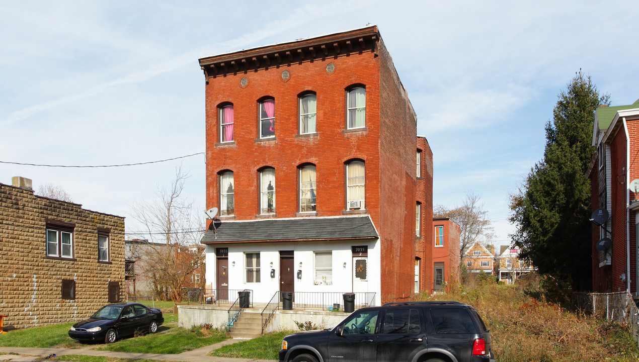 7035 Kelly St in Pittsburgh, PA - Foto de edificio