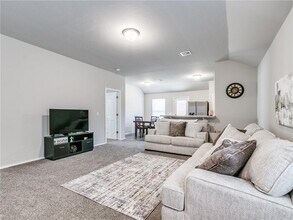 11708 NW 99th Ter in Yukon, OK - Building Photo - Building Photo