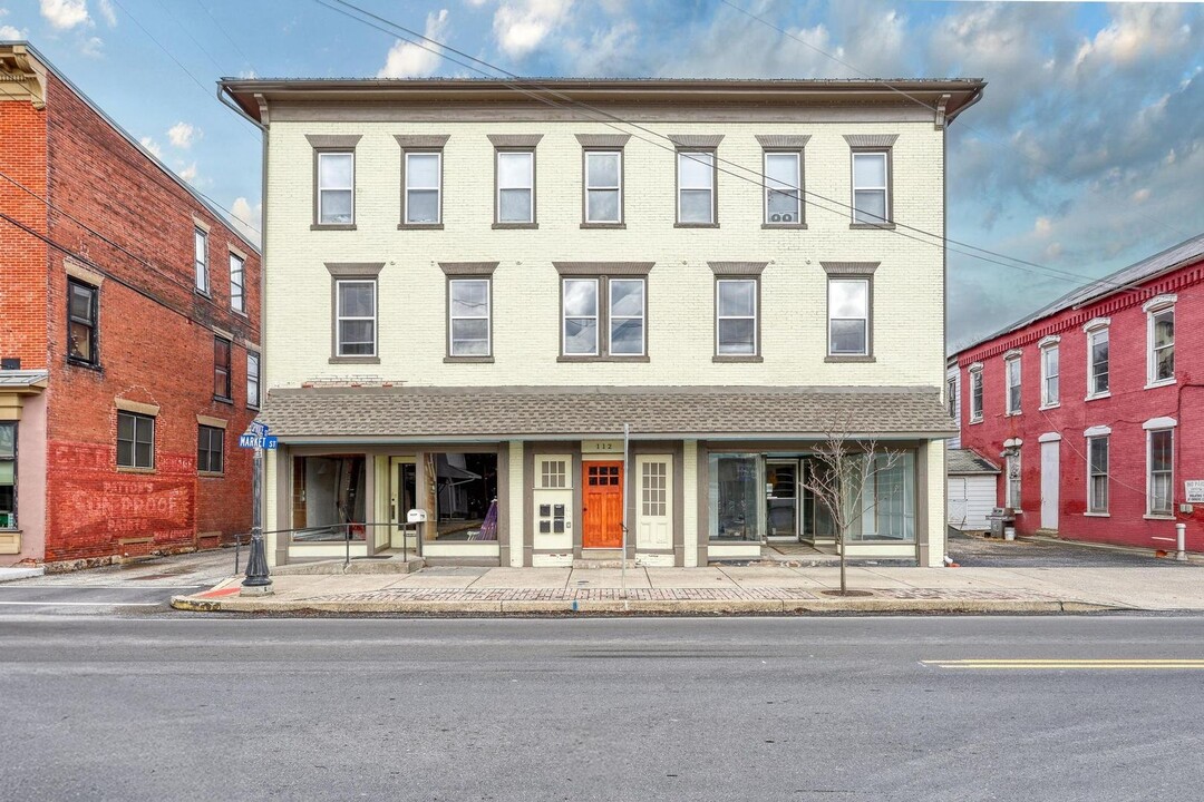 114 Market St in Newport, PA - Foto de edificio