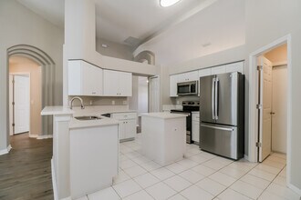 29114 Crossland Dr in Zephyrhills, FL - Building Photo - Building Photo