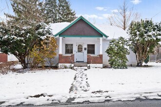 206 Wallace Ave in East Pittsburgh, PA - Building Photo - Building Photo