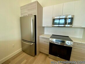 1079 Commonwealth Ave in Boston, MA - Building Photo - Building Photo