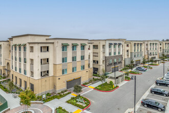 Oxford Flats in Oxnard, CA - Building Photo - Building Photo