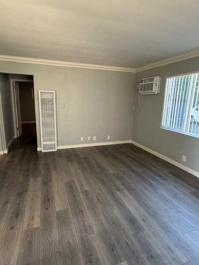 property at 6932 Woodley Ave