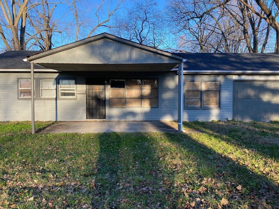 4 Marilyn Ln in Sauget, IL - Foto de edificio