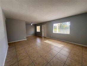 4601 Bayshore Dr, Unit A1 in Naples, FL - Building Photo - Building Photo