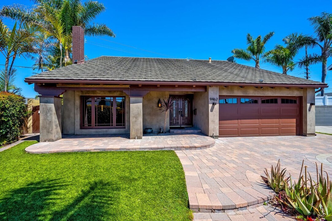 9462 Pier Dr in Huntington Beach, CA - Building Photo