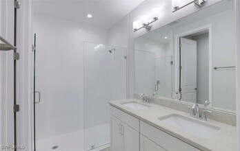 7473 Rockefeller Dr in Naples, FL - Building Photo - Building Photo