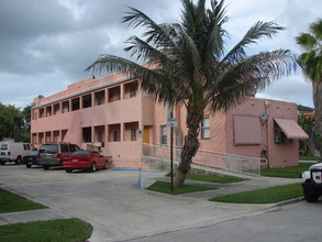 Madison Terrace Apartments in Hollywood, FL - Building Photo - Building Photo