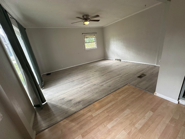 111 S Dakota St in Conrad, MT - Building Photo - Building Photo