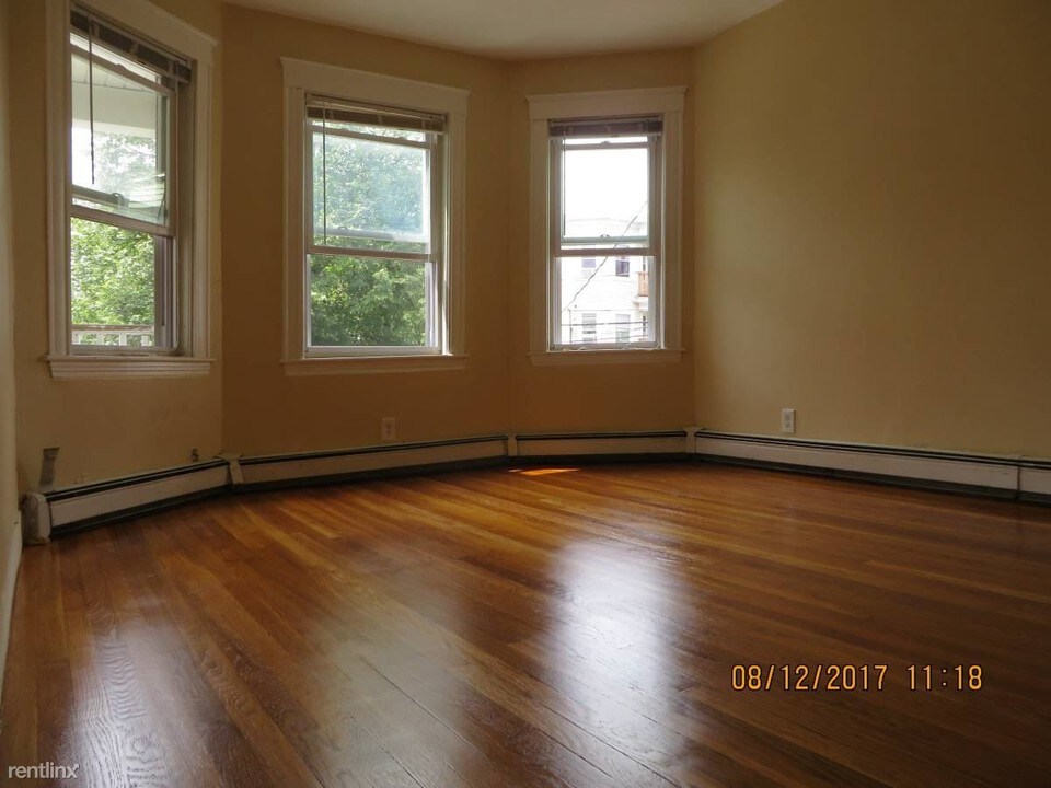 21 Claymoss Rd-Unit -Apt 2 in Boston, MA - Building Photo