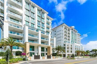 495 E Royal Palm Rd, Unit 402 in Boca Raton, FL - Building Photo