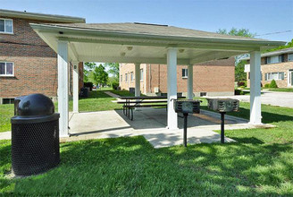 X - Charbonier Manor in Florissant, MO - Building Photo - Building Photo